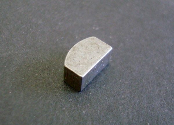 70-1558 TRIUMPH TWIN TRIPLES CAMSHAFT WOODRUFF KEYS.